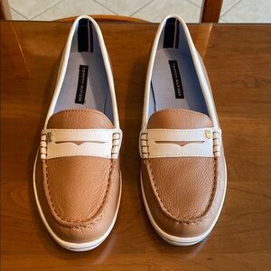 Tommy Hilfiger Tan and Cream Women's Loafers. Brand new!